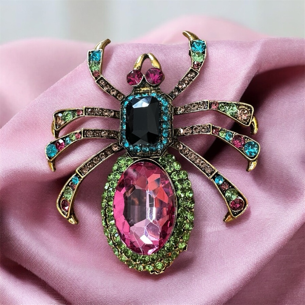 Lg Spider pin/brooch rhinestones statement piece beautiful arachnids insects